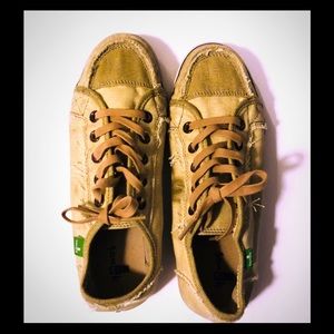 Tan Rustic Sanüks Size 9